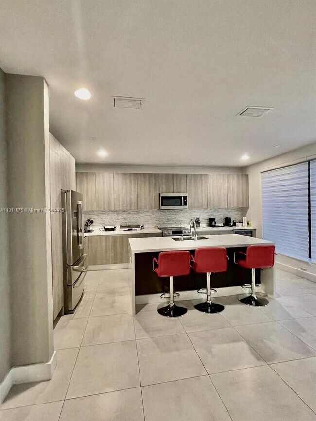 Building Photo - 6846 NW 103rd Ave