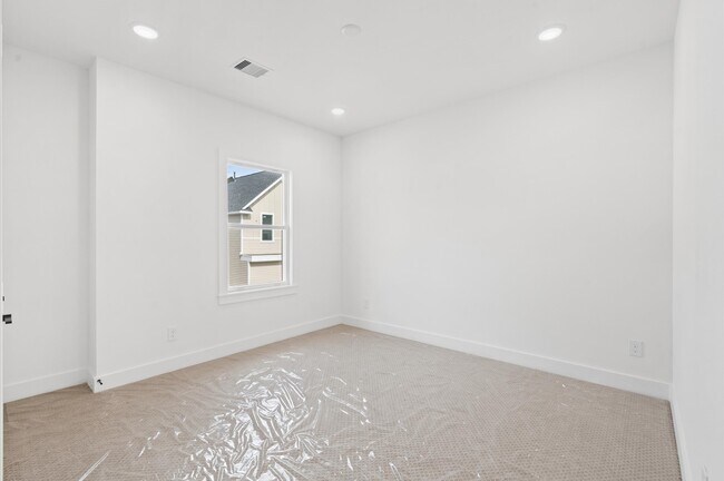 Building Photo - 9602 Valeca Dr