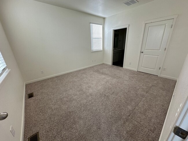 Building Photo - ADORABLE 3 BEDROOM HOME IN LORSON RANCH!!!...