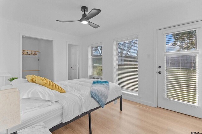 Building Photo - 10801 Harvest Wood Dr