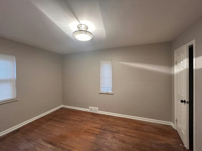 Building Photo - 5979 Lodewyck St