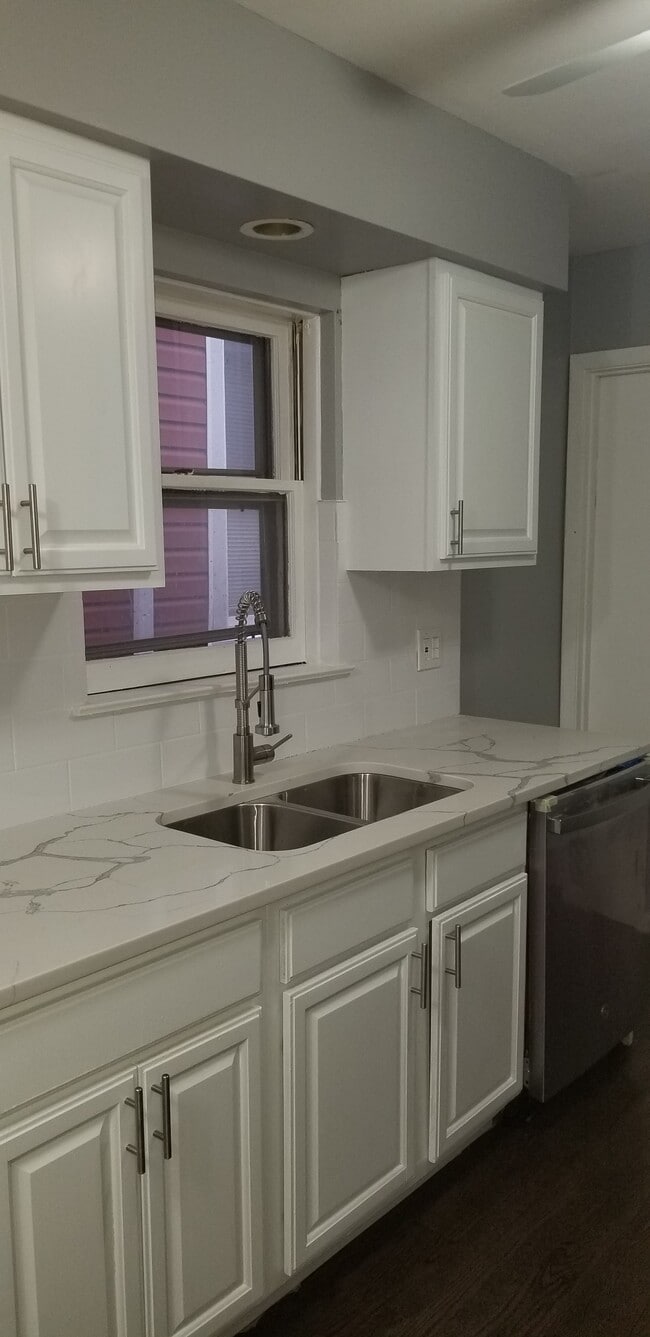 Main kitchen - 3513 N Kolmar Ave