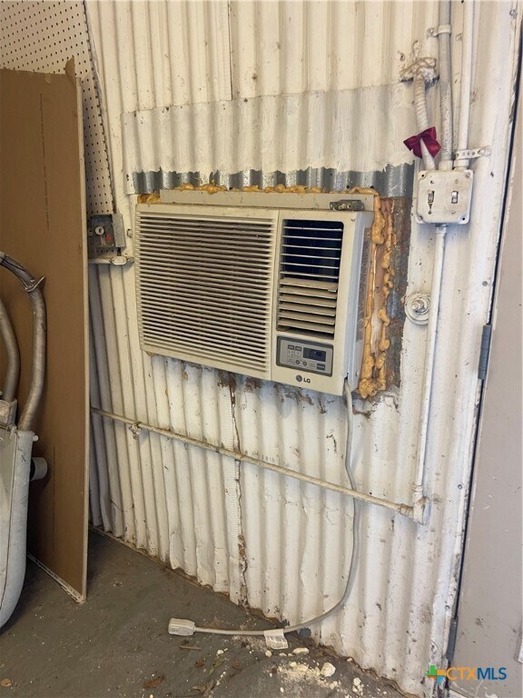 Building Photo - 1910 FM2673