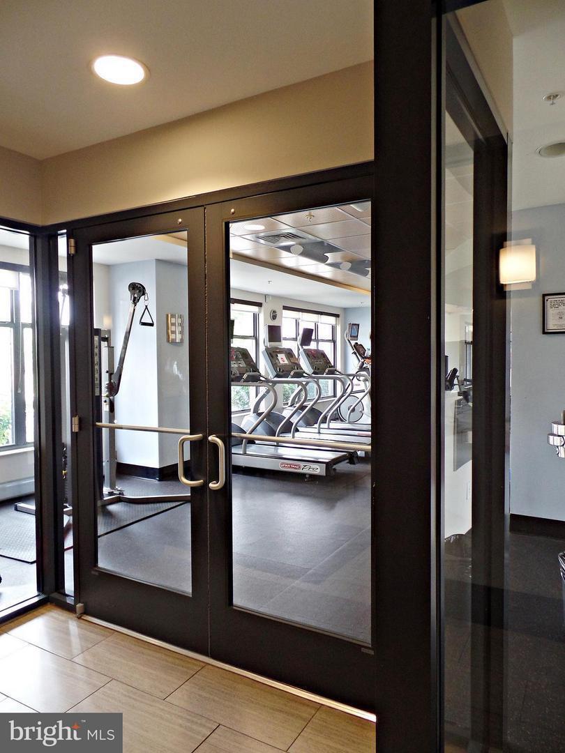 Building Photo - 525 N Fayette St