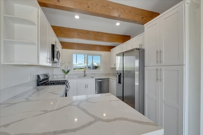 Building Photo - 745 Domingo Dr