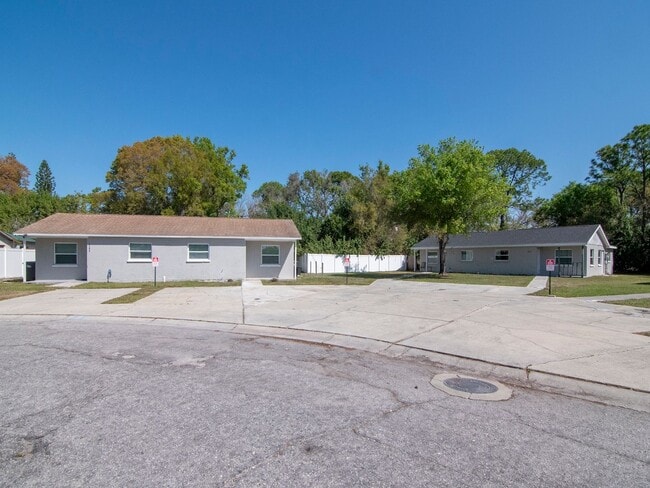 Building Photo - Stunning Newly Renovated 3-Bedroom, 2-Bath Duplex in Prime Bradenton Location!