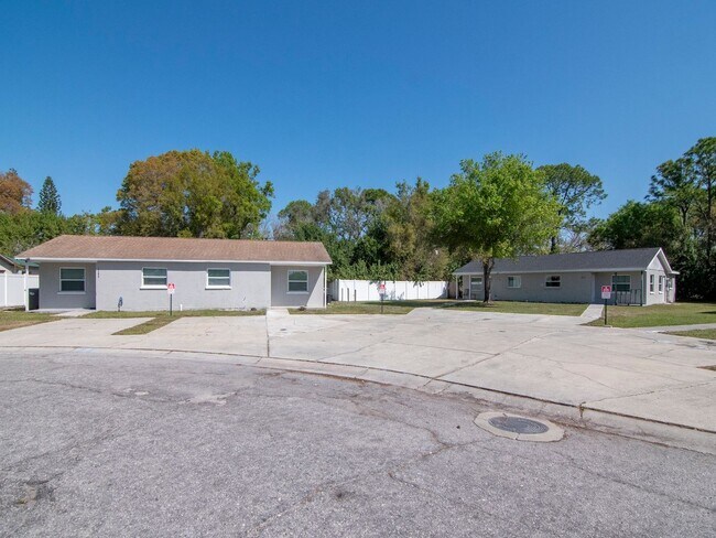 Building Photo - Voucher Ready! Newly Renovated 3-Bedroom, 2-Bath Duplex in Prime Bradenton Location!
