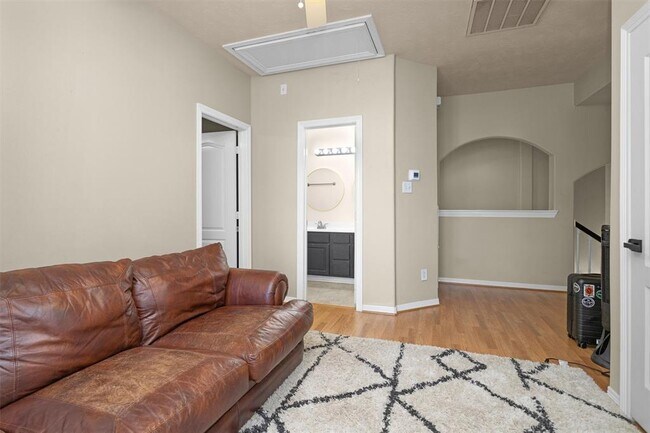 Building Photo - 7215 Wedgewood Dr