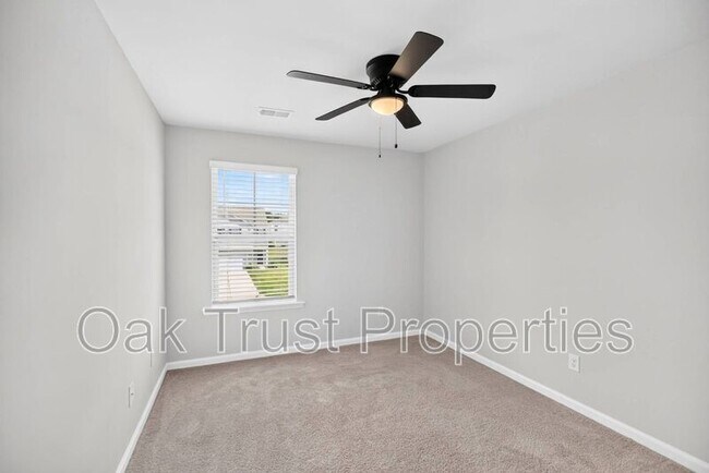 Building Photo - 147 Cloverleaf St