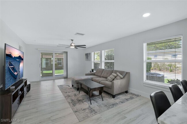 Building Photo - 2710 Arbutus St