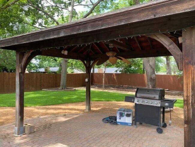 Building Photo - ***FOR 16-18 MONTH LEASE WILL REDUCE TO $2895***