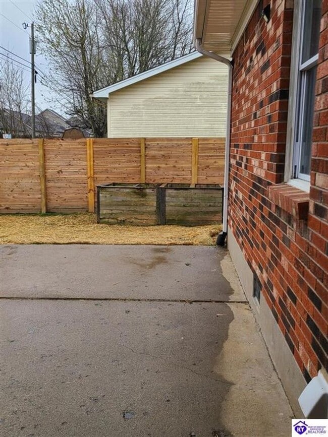 Building Photo - 1506 W Elm Rd