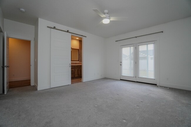 Building Photo - 5967 W Daphne Dr