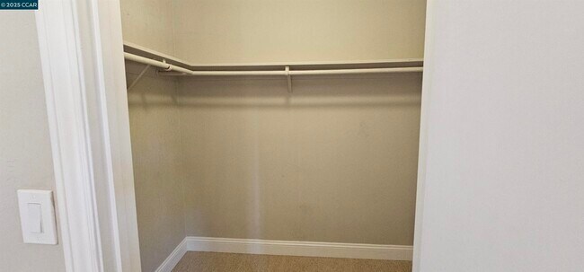 Building Photo - 1597 Ashwood Dr