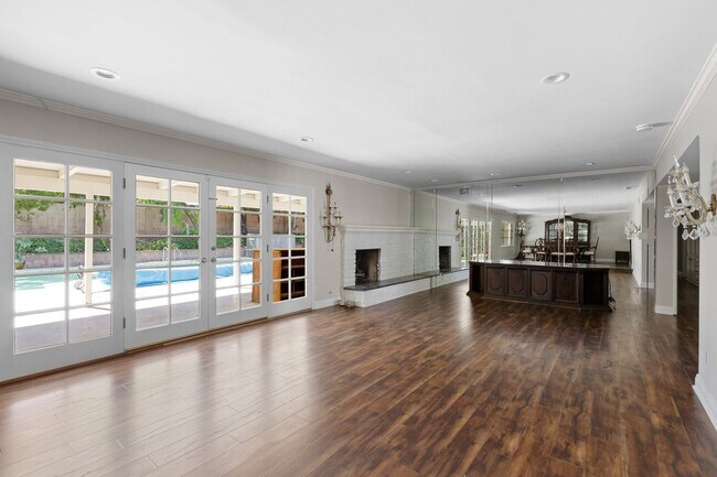 Building Photo - Welcome to this Beautiful Ranch-Style Home...