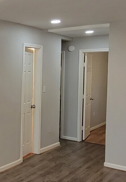 Building Photo - 707 Johnson Ln