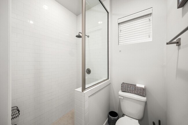 Building Photo - 2718 Grand Fountains Dr