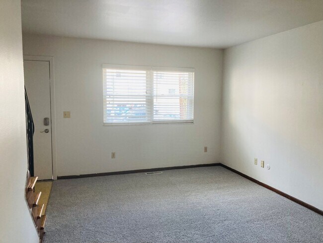 Building Photo - 1458 Highland St