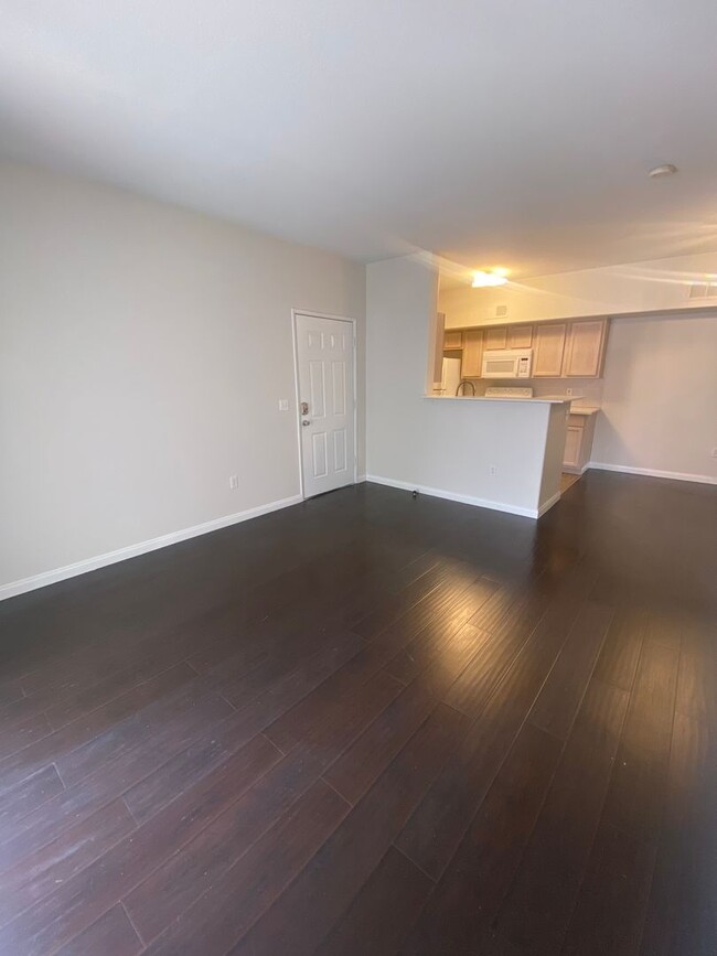 Building Photo - Nicely upgraded 1 bedroom on the South Strip