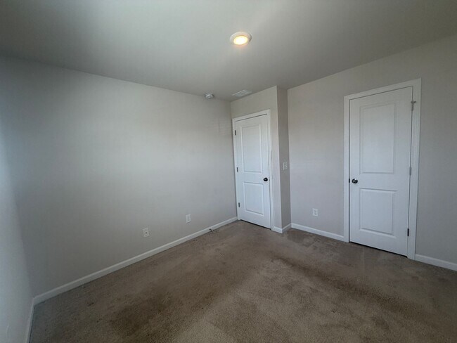 Building Photo - 70 Parkwood Ct