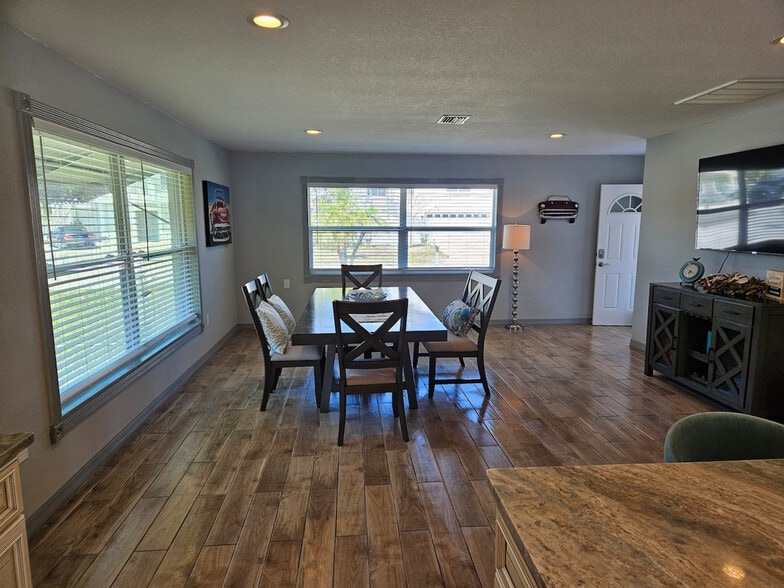 Building Photo - 5352 Quist Dr