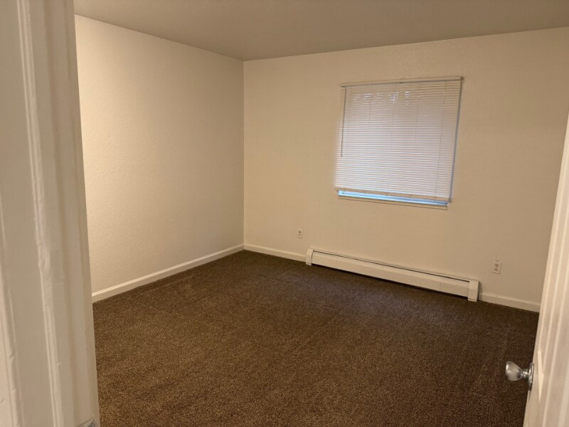 Building Photo - 580 N Main St