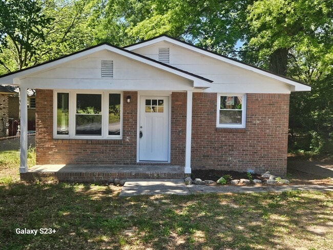 Building Photo - 13 Acme St