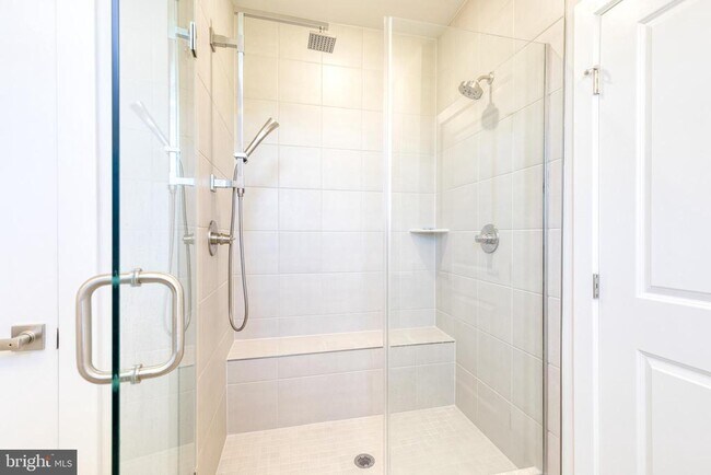 Building Photo - 200 Hickory Holw Ct