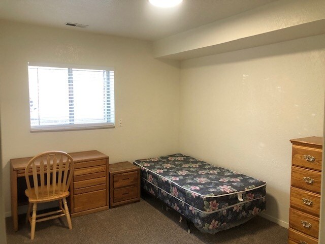 Building Photo - 72 880 N