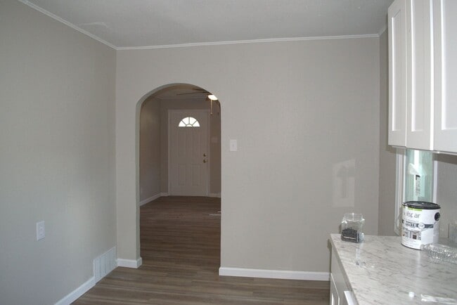 Building Photo - Great 2 Bed 1 Bath House!