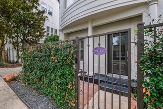 Building Photo - 2301 Park St