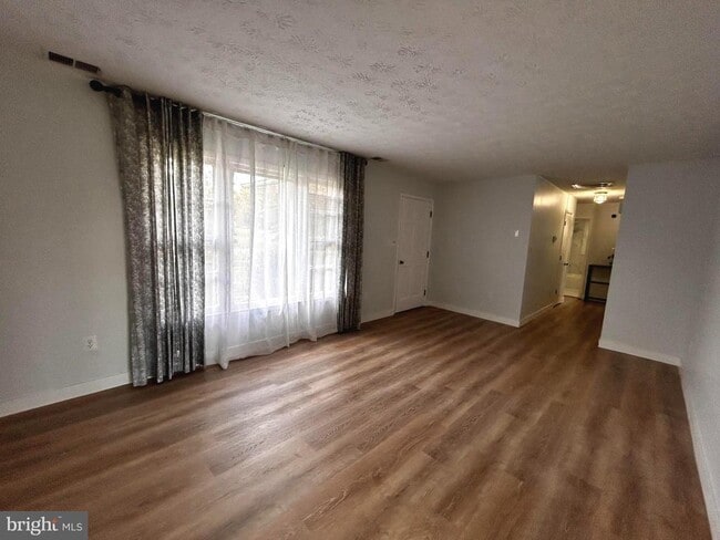 Building Photo - 112 Virginia Dr