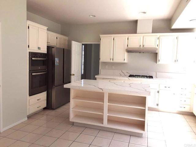 Building Photo - 586 Parkside Dr