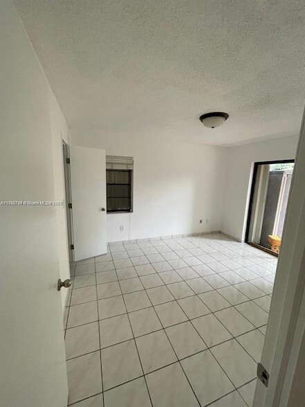 Building Photo - 4317 SW 136th Pl