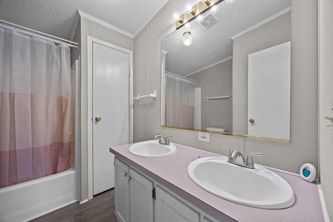 Building Photo - Charming 3-Bedroom Home on Spacious 2.64-Acre Lot in Graham, NC