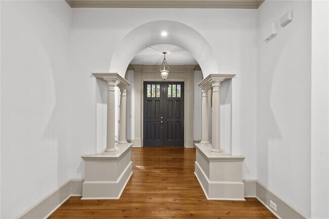 Building Photo - 390 Hembree Rd