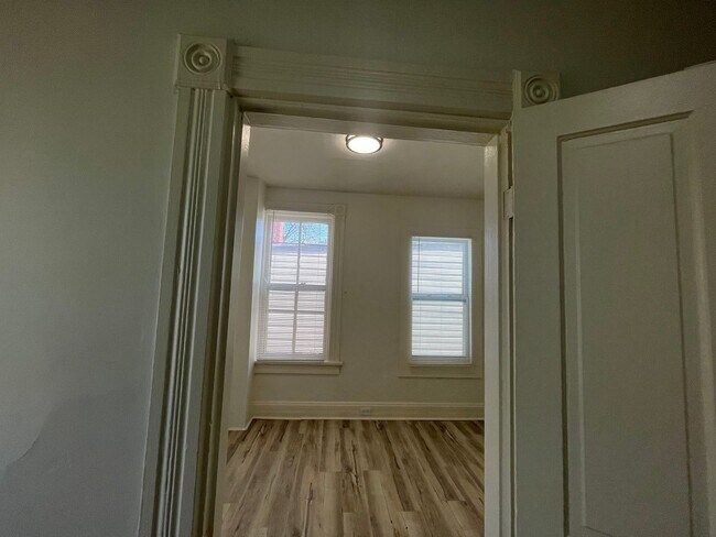 Building Photo - 4 bedroom 1 bath