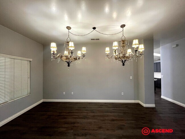 Building Photo - Beautiful 4 Bedroom Home in the Southwest!