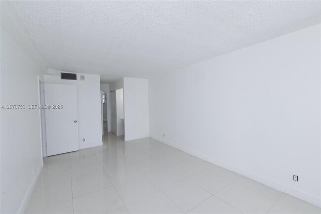Building Photo - 2903 N Miami Beach Blvd