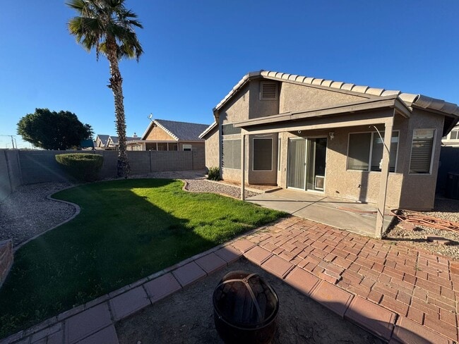 Building Photo - 3 Bedroom - 2 Bath - Mesa