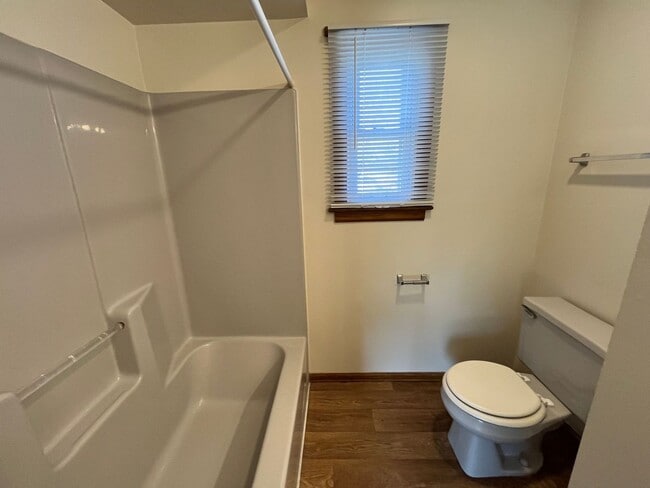 Building Photo - 622 Grand St