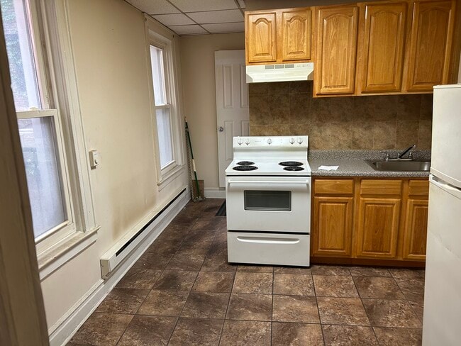 Kitchen - 940 Broad St