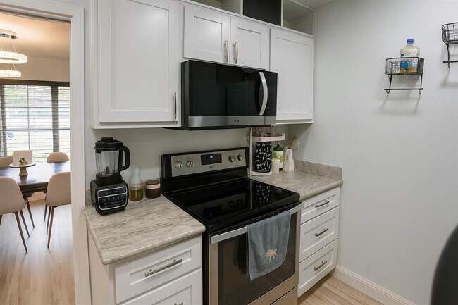 Building Photo - 2311 Aprilmont Dr