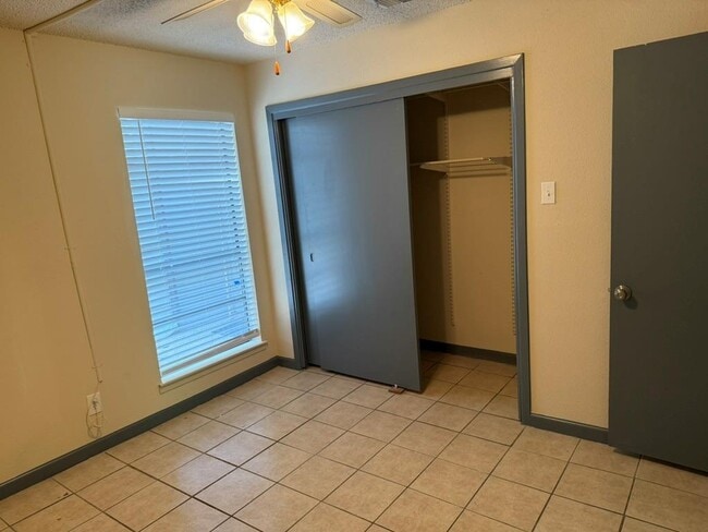 Building Photo - 8901 Newport Ln