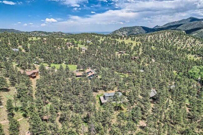 Building Photo - GORGEOUS 4BD/ 3BA MOUNTAIN HOME in Boulder, CO- Available 7/10/26!