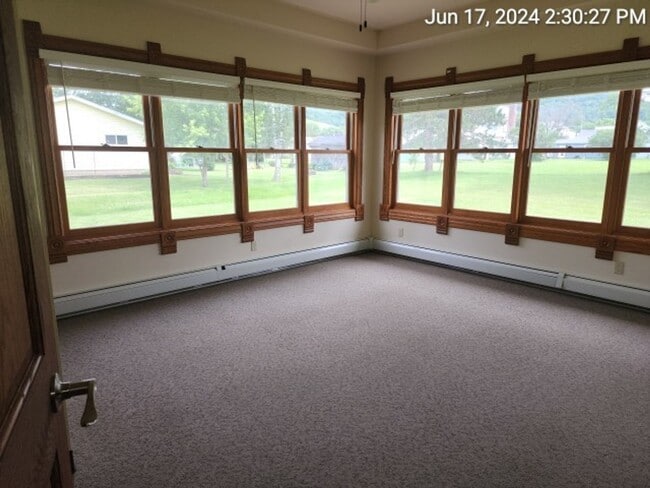 Building Photo - 1 Bedroom 1 Bath Apartment Available- All Utilities Included