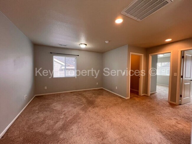 Building Photo - Stunning Hazel Dell Two-Story with High End Appliances