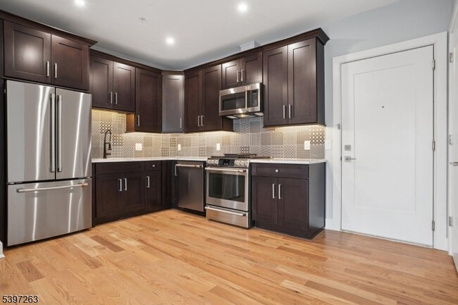 Building Photo - 106 Montgomery St