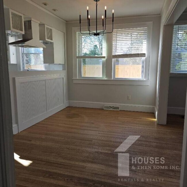 Building Photo - 106 E Wilburn Ave