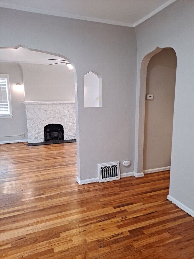 Building Photo - 431 W Grant Ave